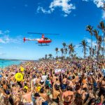 pag09-summer-beach-people